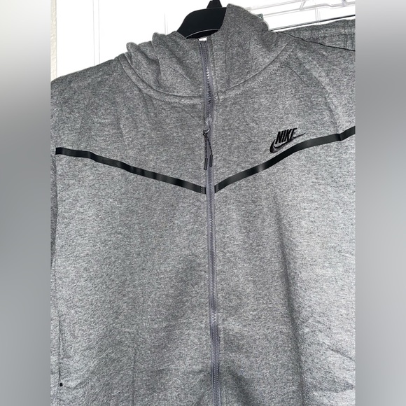 Grey Nike Sportswear Tech Fleece Full Zip Jacket and Joggers Set in Grey - Picture 2 of 6